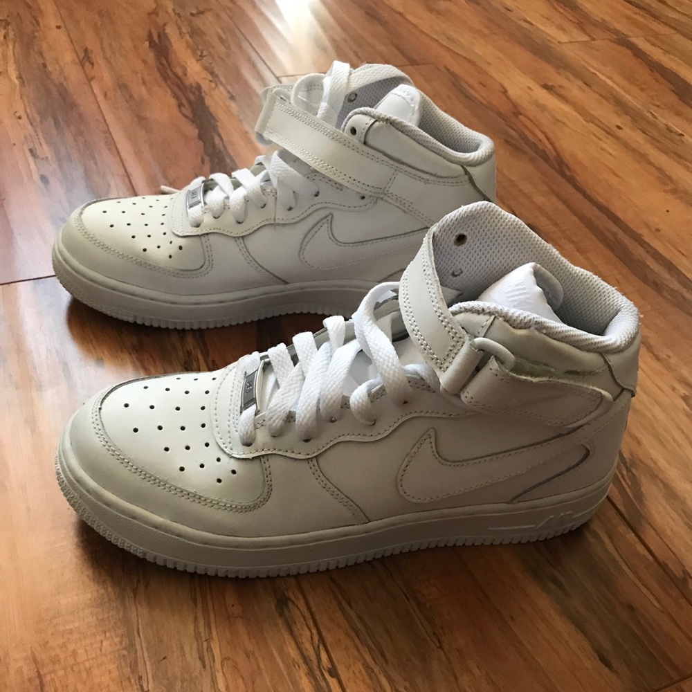 NIKE
